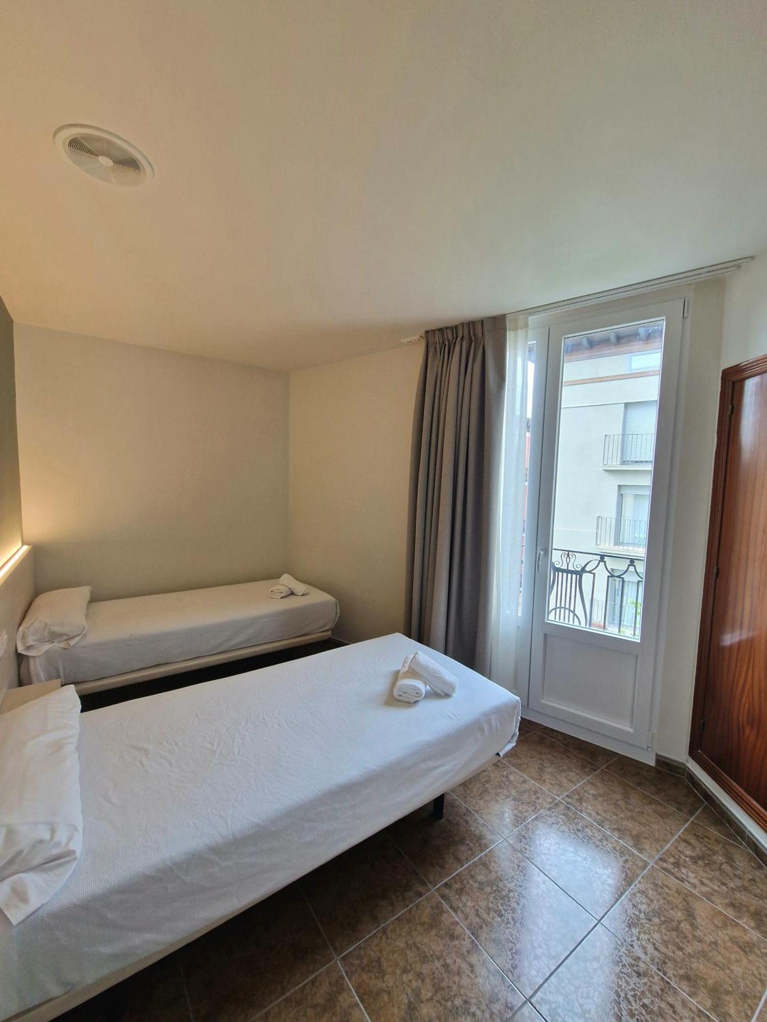 Hostal Rugaca Huesca Buitenkant foto