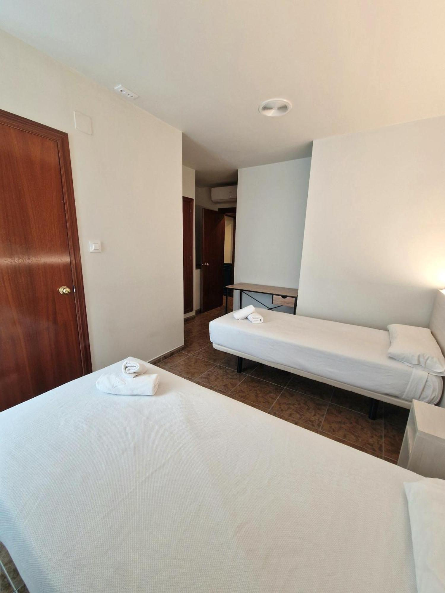 Hostal Rugaca Huesca Buitenkant foto