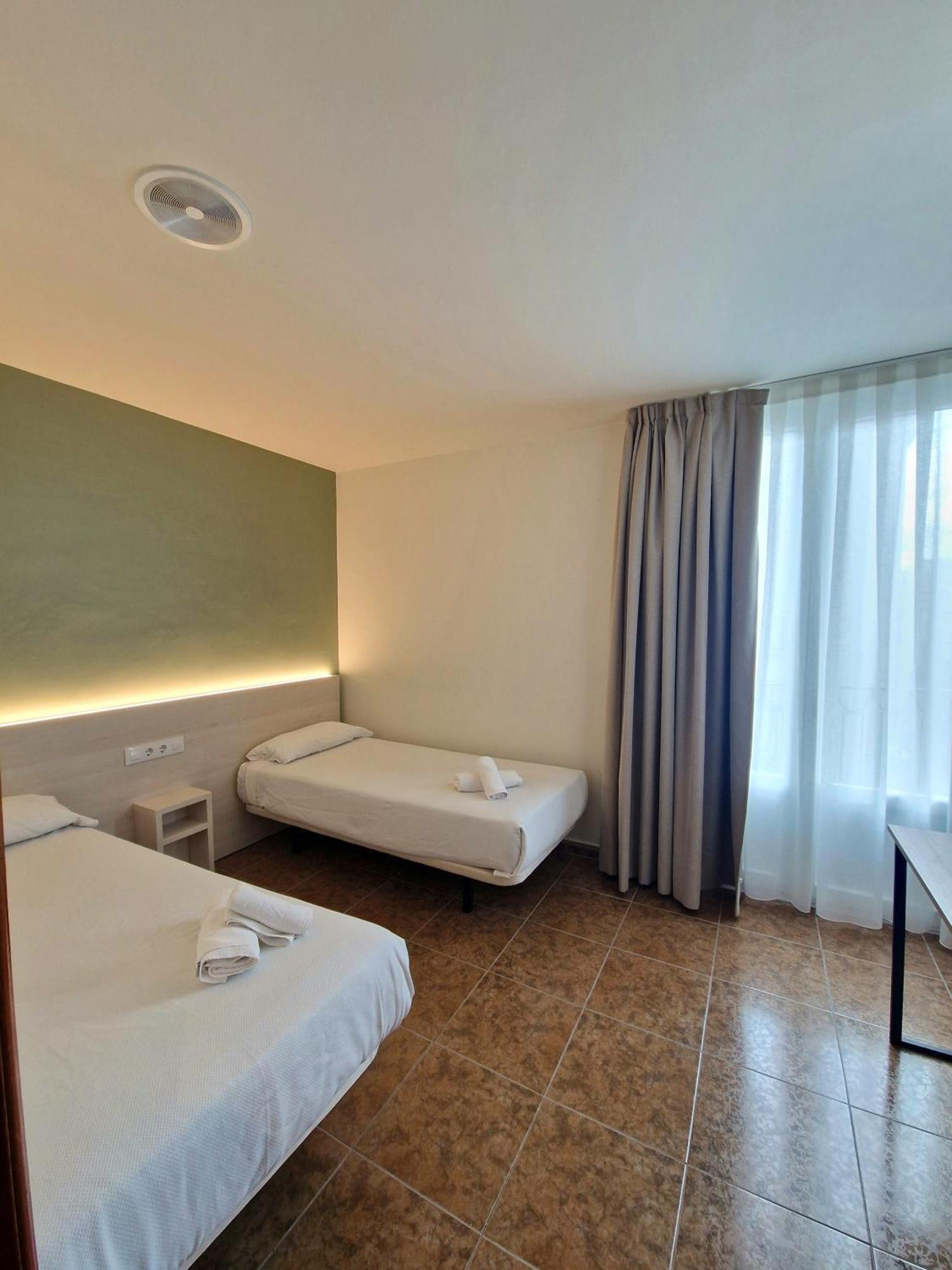 Hostal Rugaca Huesca Buitenkant foto