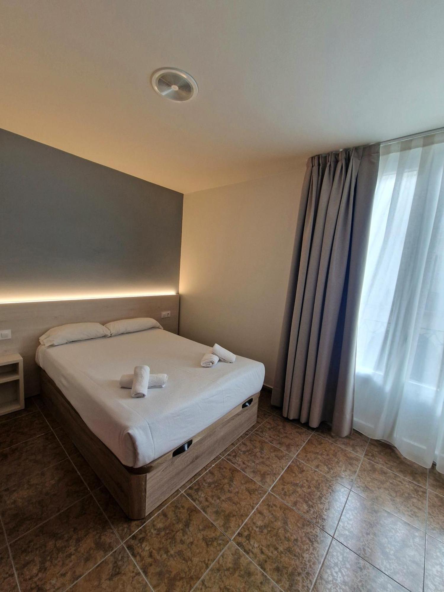 Hostal Rugaca Huesca Buitenkant foto
