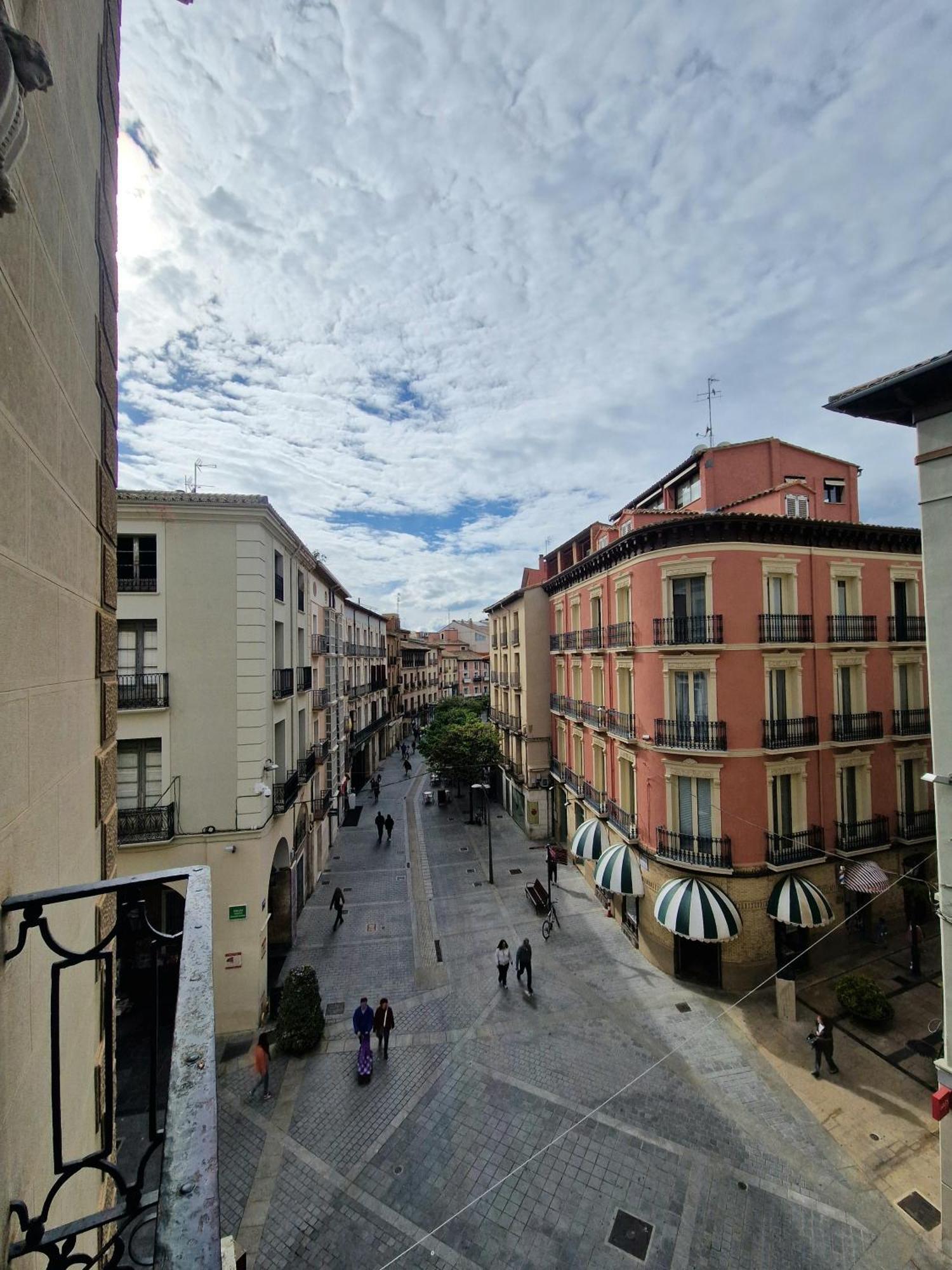Hostal Rugaca Huesca Buitenkant foto