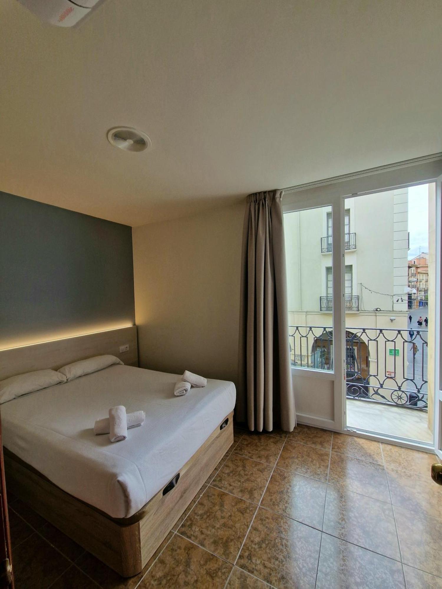 Hostal Rugaca Huesca Buitenkant foto