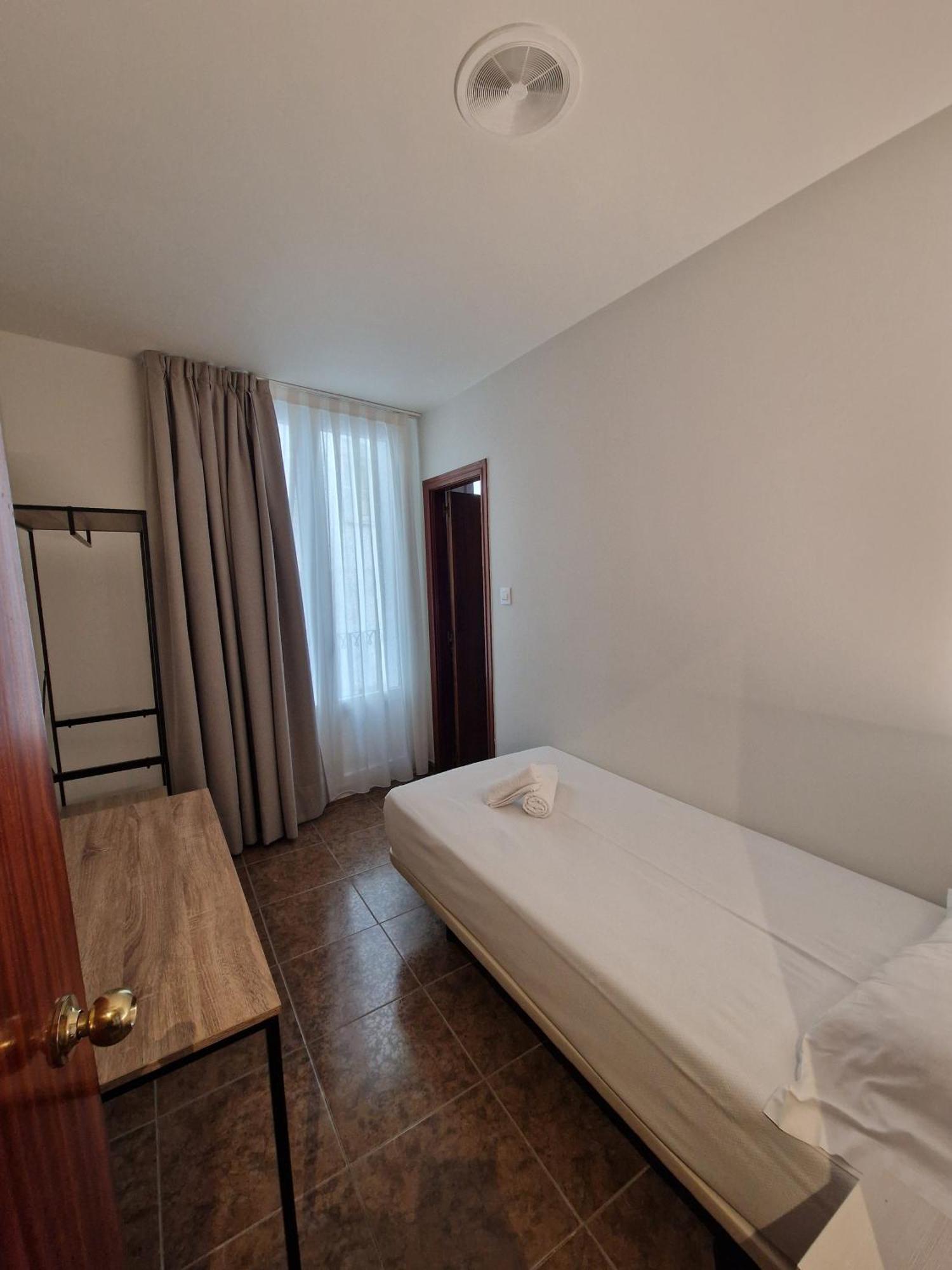 Hostal Rugaca Huesca Buitenkant foto