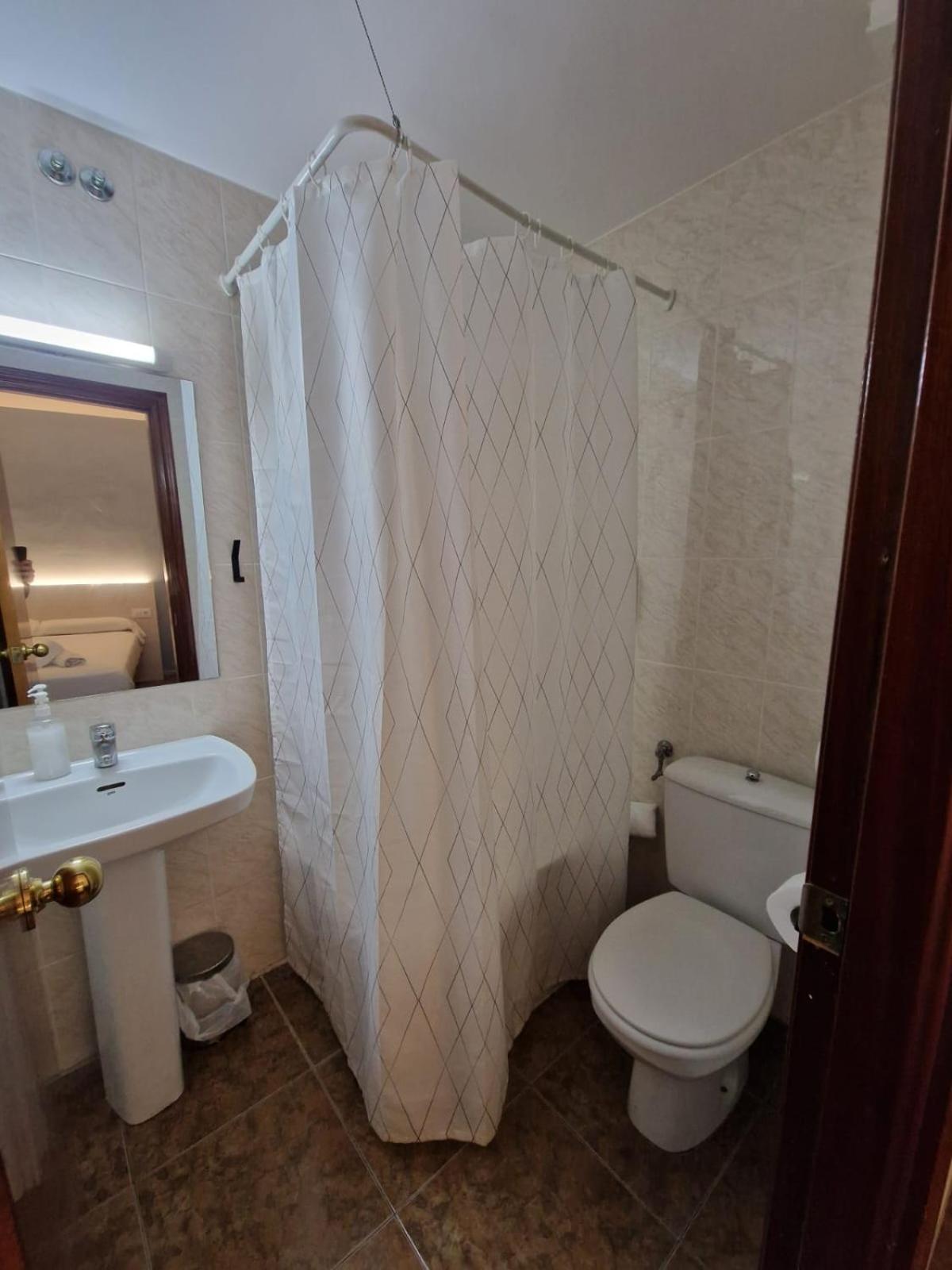 Hostal Rugaca Huesca Buitenkant foto
