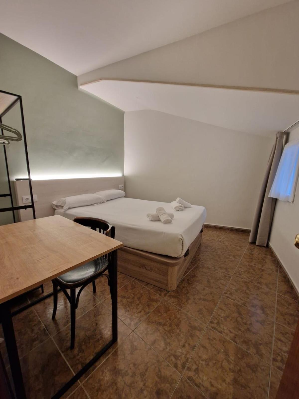 Hostal Rugaca Huesca Buitenkant foto