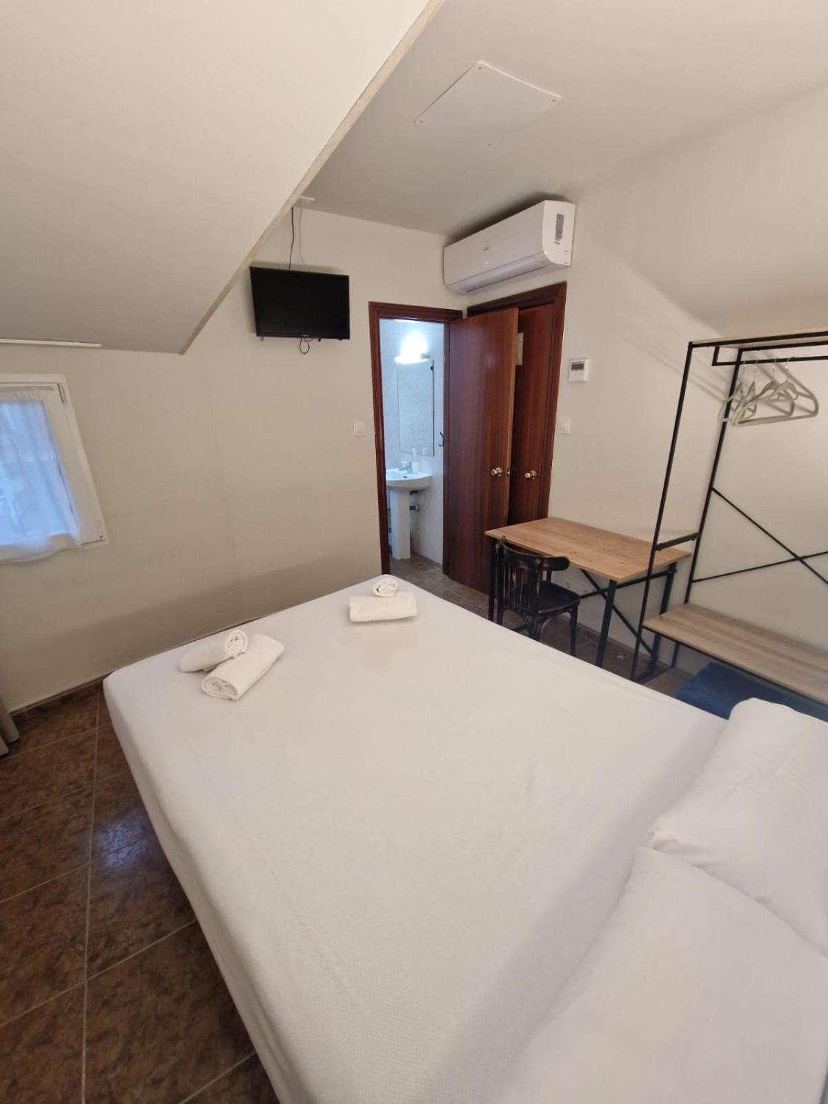Hostal Rugaca Huesca Buitenkant foto