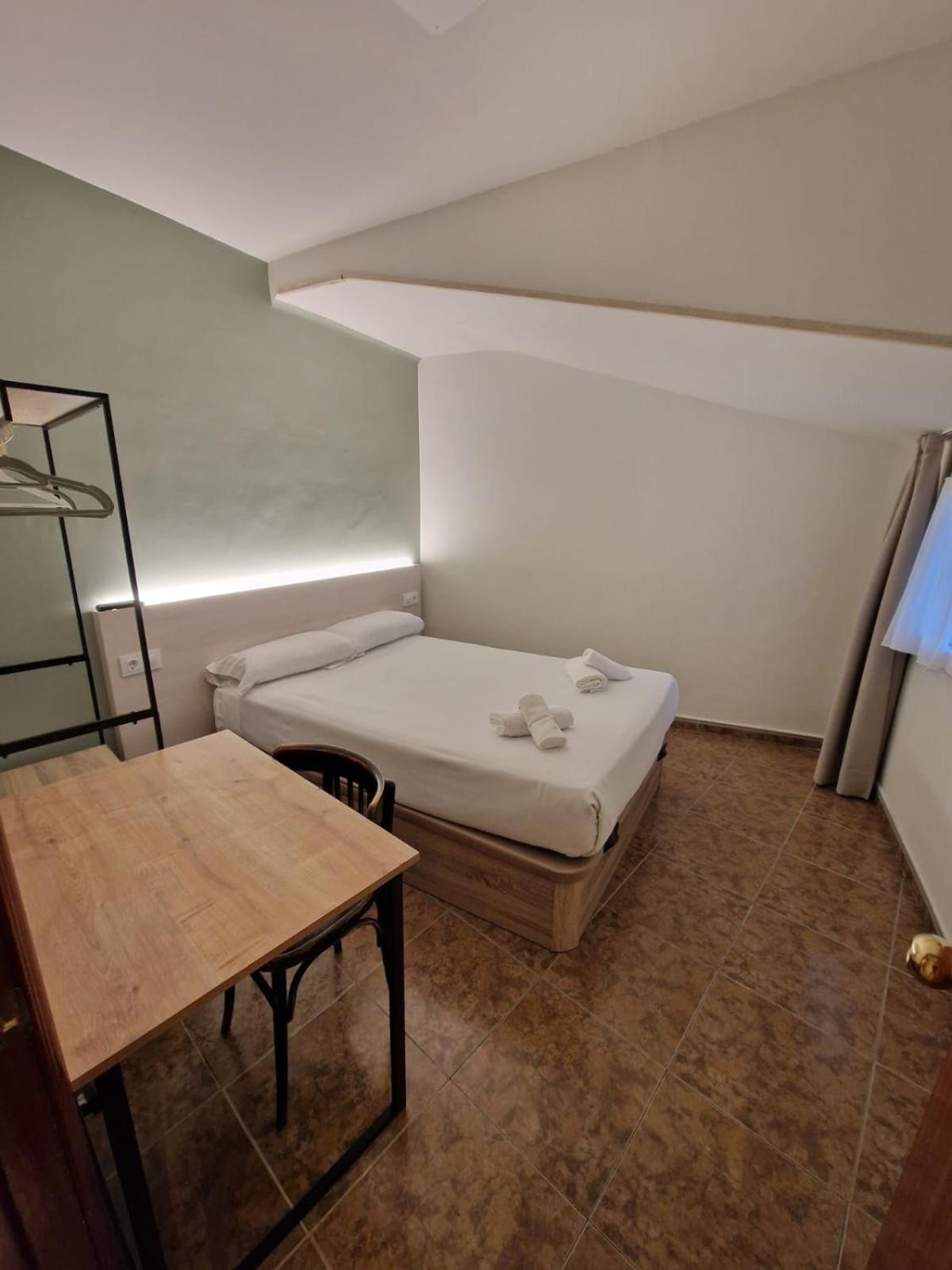 Hostal Rugaca Huesca Buitenkant foto